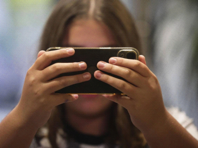 Tener un móvil antes de los 13 años perjudica la salud mental